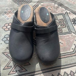 Lotta from Stockholm black classic clogs